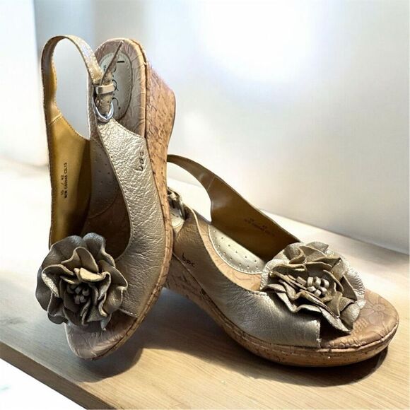 BOC Gold Leather Floral Accent Slingback Wedge Sandals Cushioned Insole - Picture 1 of 10